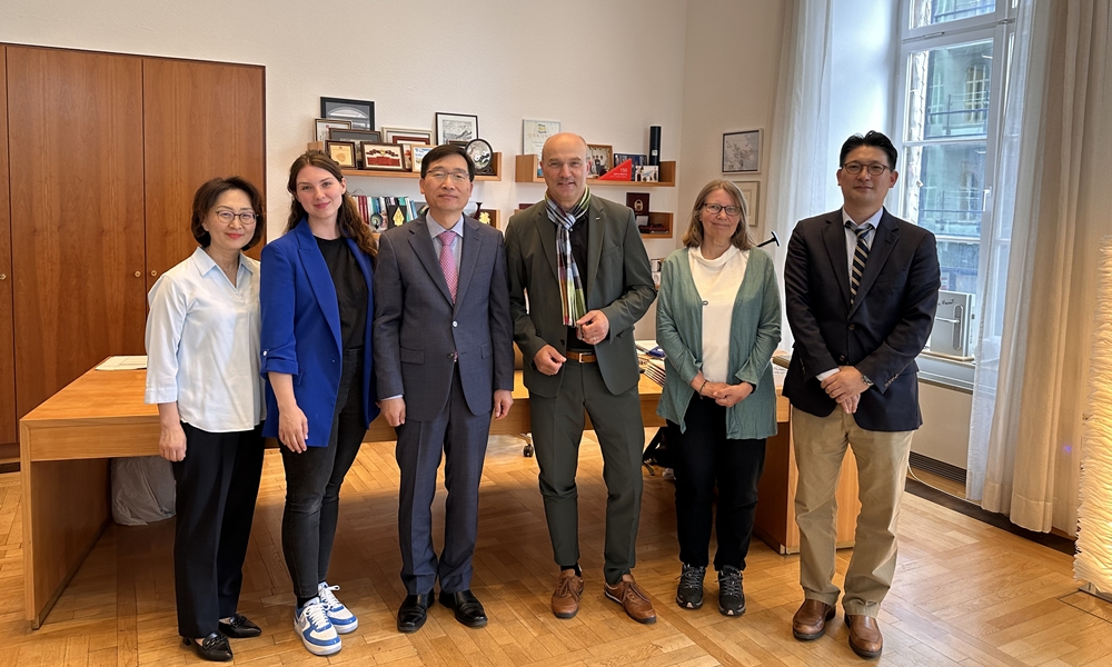 [Aktivität des Leiters] Teilnahme des Leiters an einem Gespräch mit dem Rektor der RWTH Aachen